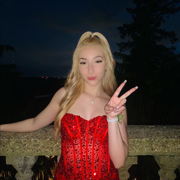 Meet your Posher, Ava - Picture 2 of 2